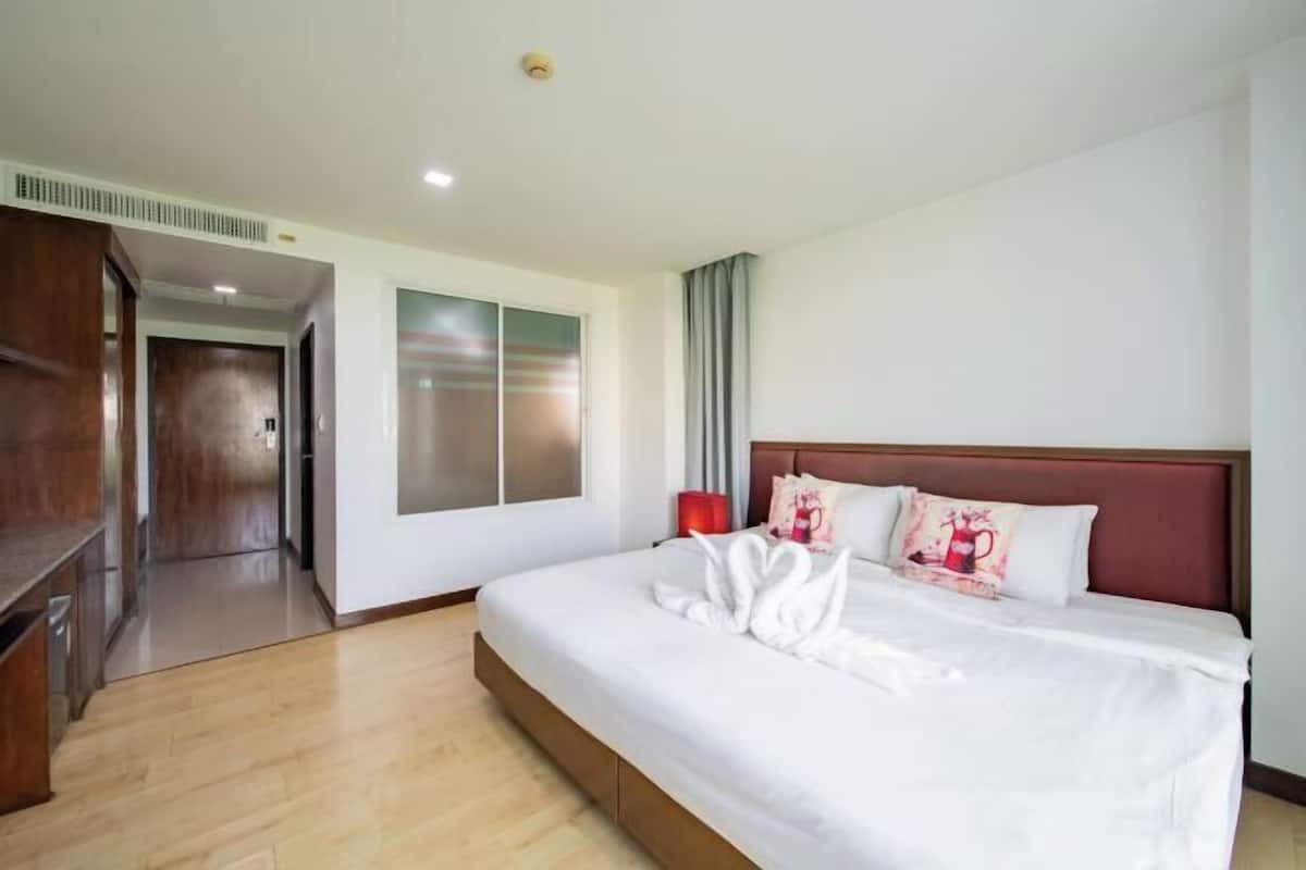 In-room safe, desk, laptop workspace, blackout curtains