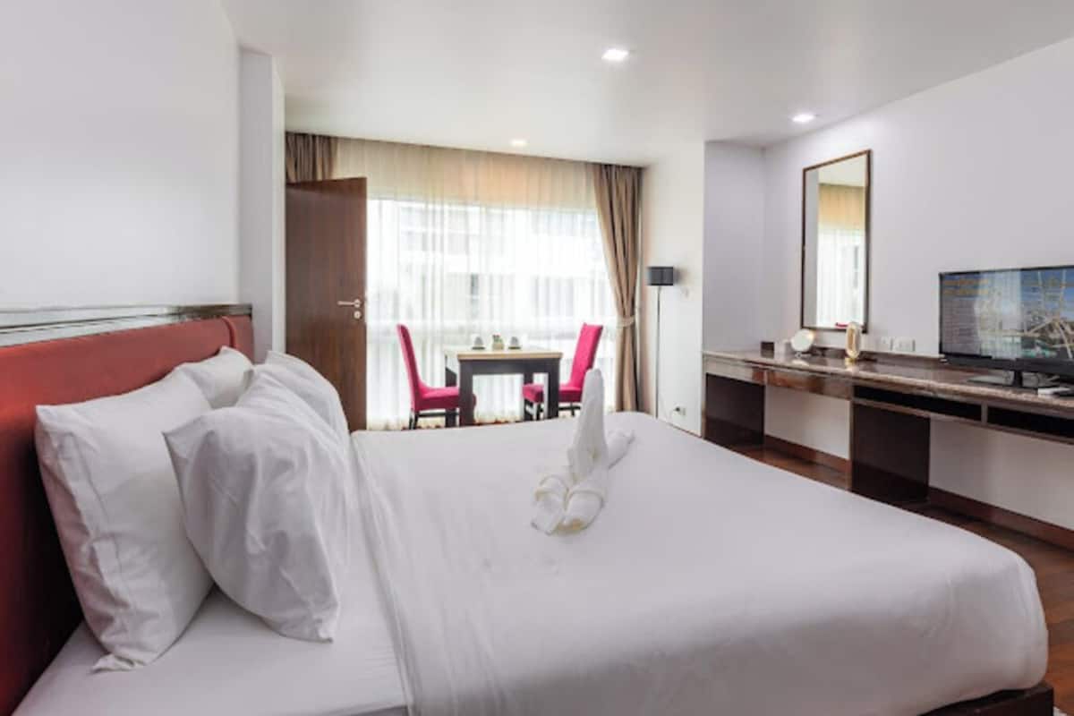 Deluxe Double or Twin Room, Balcony, City View | In-room safe, desk, laptop workspace, blackout drapes