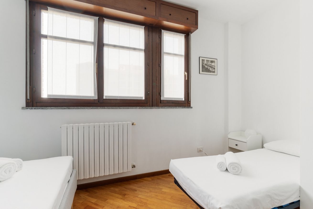 1 soverom og strykejern/-brett