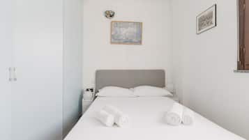 1 soveværelse, strygejern/strygebræt