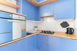 Refrigerador, horno, parrilla de estufa y lavavajillas 