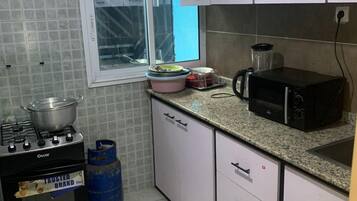 Fridge, microwave, stovetop, cookware/dishes/utensils