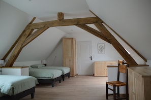 Coffres-forts dans les chambres, bureau, fer et planche à repasser