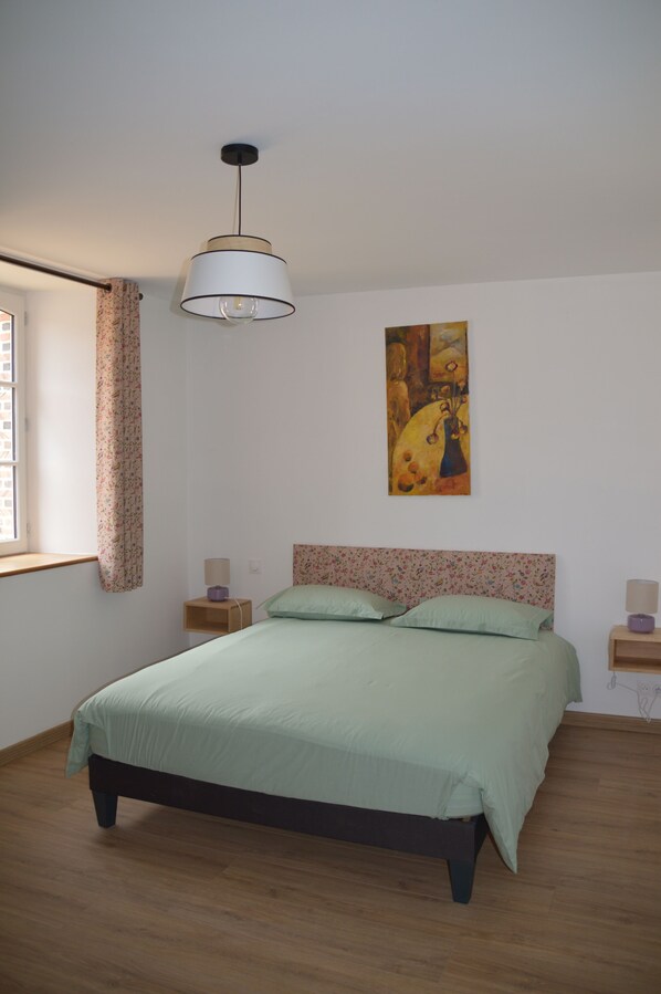 In-room safe, desk, iron/ironing board, free WiFi