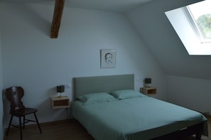 Coffres-forts dans les chambres, bureau, fer et planche à repasser