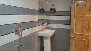 Superior Single Room, Balcony, Mountain View | Bathroom | Shower, free toiletries, hair dryer, towels