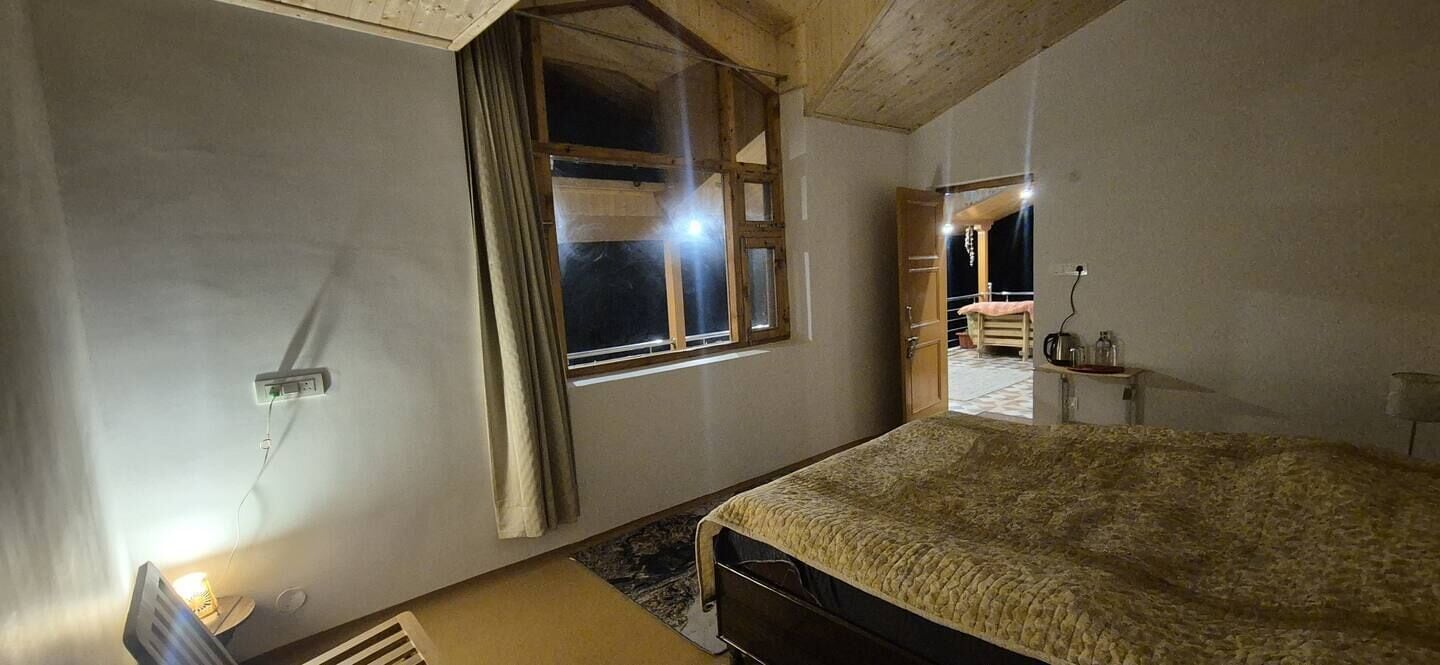 Superior Single Room, Balcony, Mountain View | Desk, laptop workspace