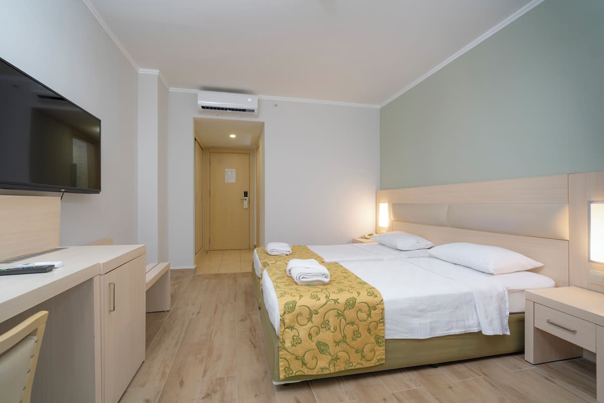Minibar, free cots/infant beds, WiFi, bed sheets
