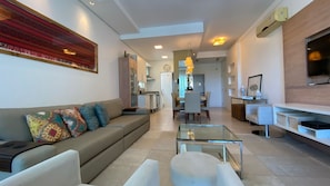 TV - Beachfront Resort Style • Stunning Sea View • 5 Star Comfort ✨ (Santinho Florianópolis)