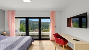 6 chambres, fer et planche à repasser, Wi-Fi, draps fournis