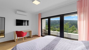 6 habitaciones, tabla de planchar con plancha, wifi y ropa de cama