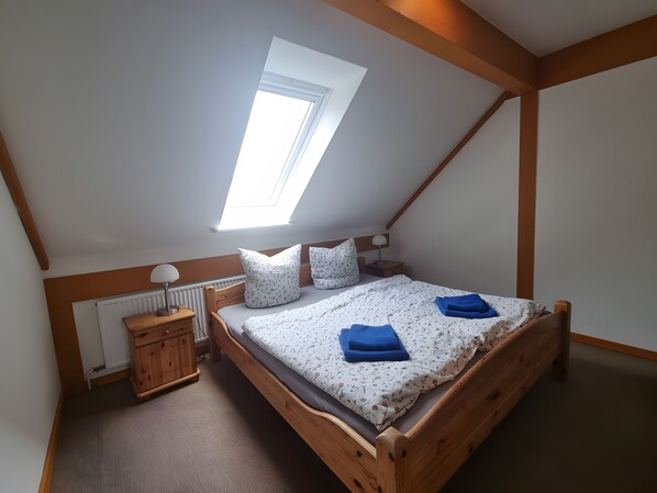 Iron/ironing board, WiFi, bed sheets