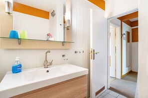 Bruser, gratis toiletartikler, hårtørrer, håndklæder