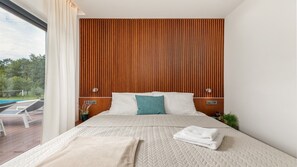 5 habitaciones, tabla de planchar con plancha, wifi y ropa de cama