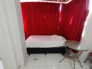 Deluxe Triple Room, City View | Desk, free WiFi