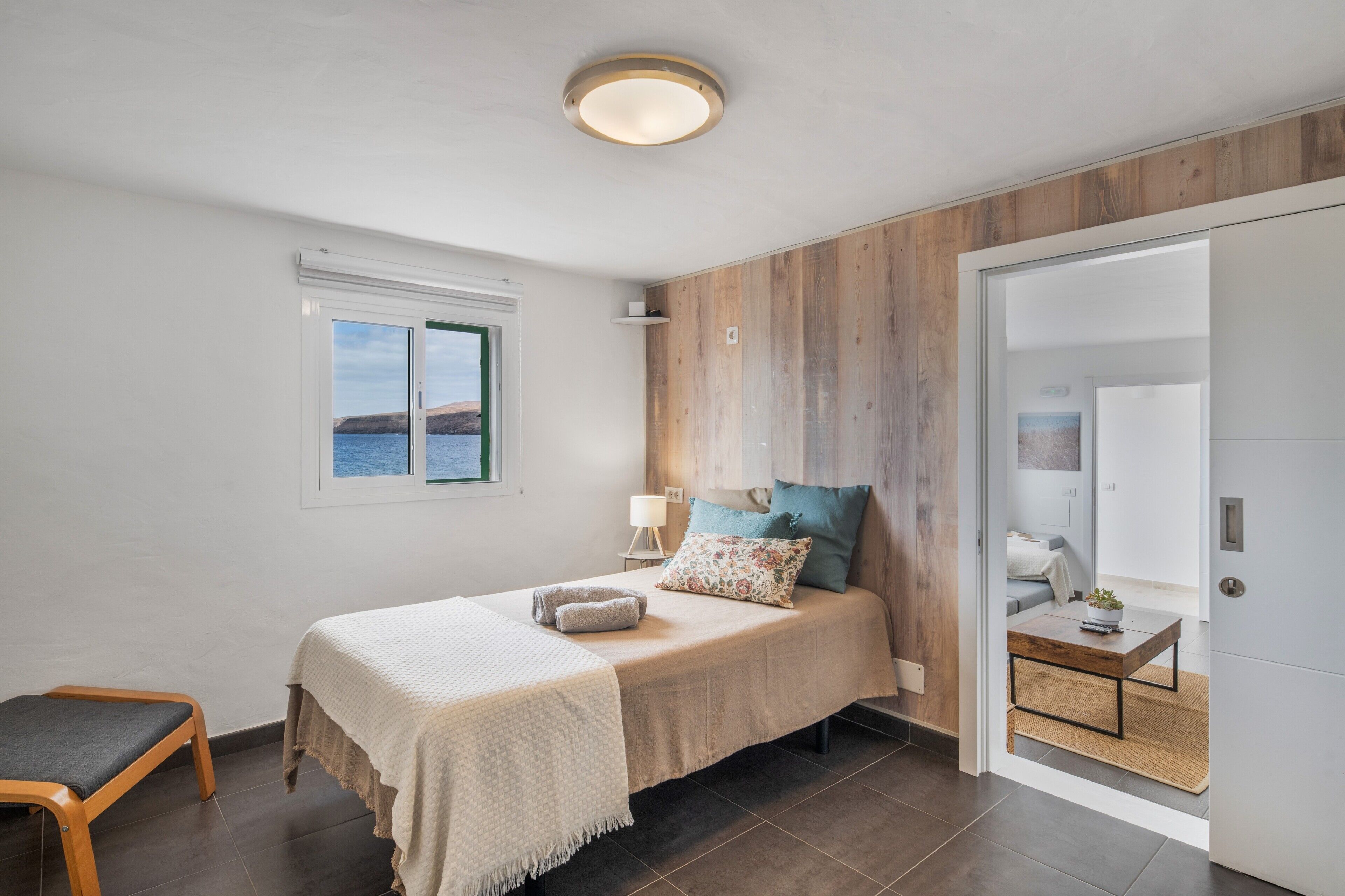 2 chambres, fer et planche à repasser, Wi-Fi, draps fournis