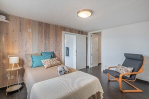 2 habitaciones, tabla de planchar con plancha, wifi y ropa de cama