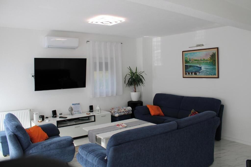Flat-screen TV, fireplace