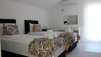 4 bedrooms, iron/ironing board, internet, bed sheets