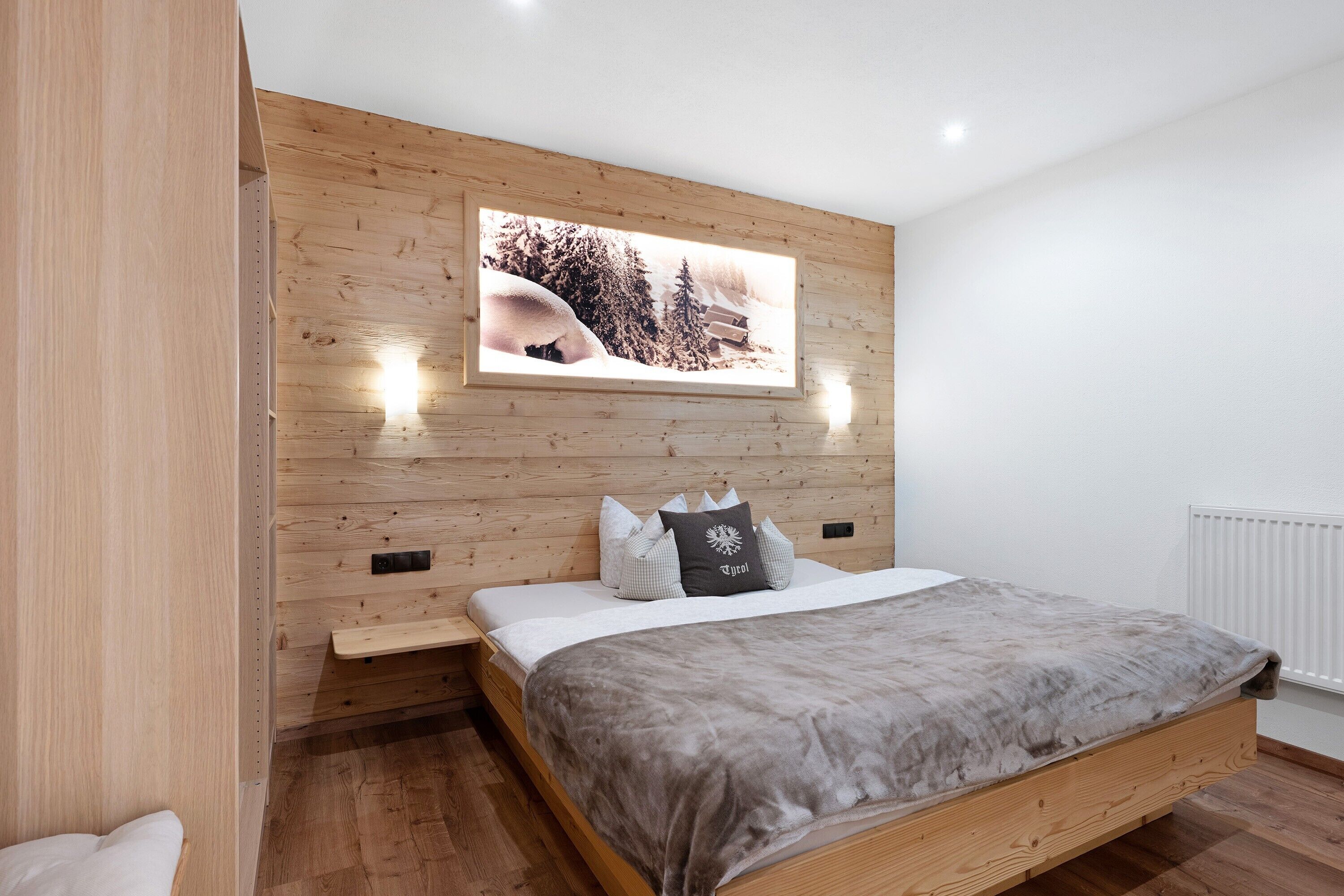 5 bedrooms, WiFi, bed sheets