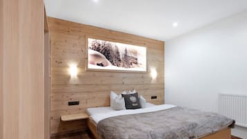 5 bedrooms, WiFi, bed sheets