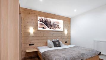 5 bedrooms, WiFi, bed sheets