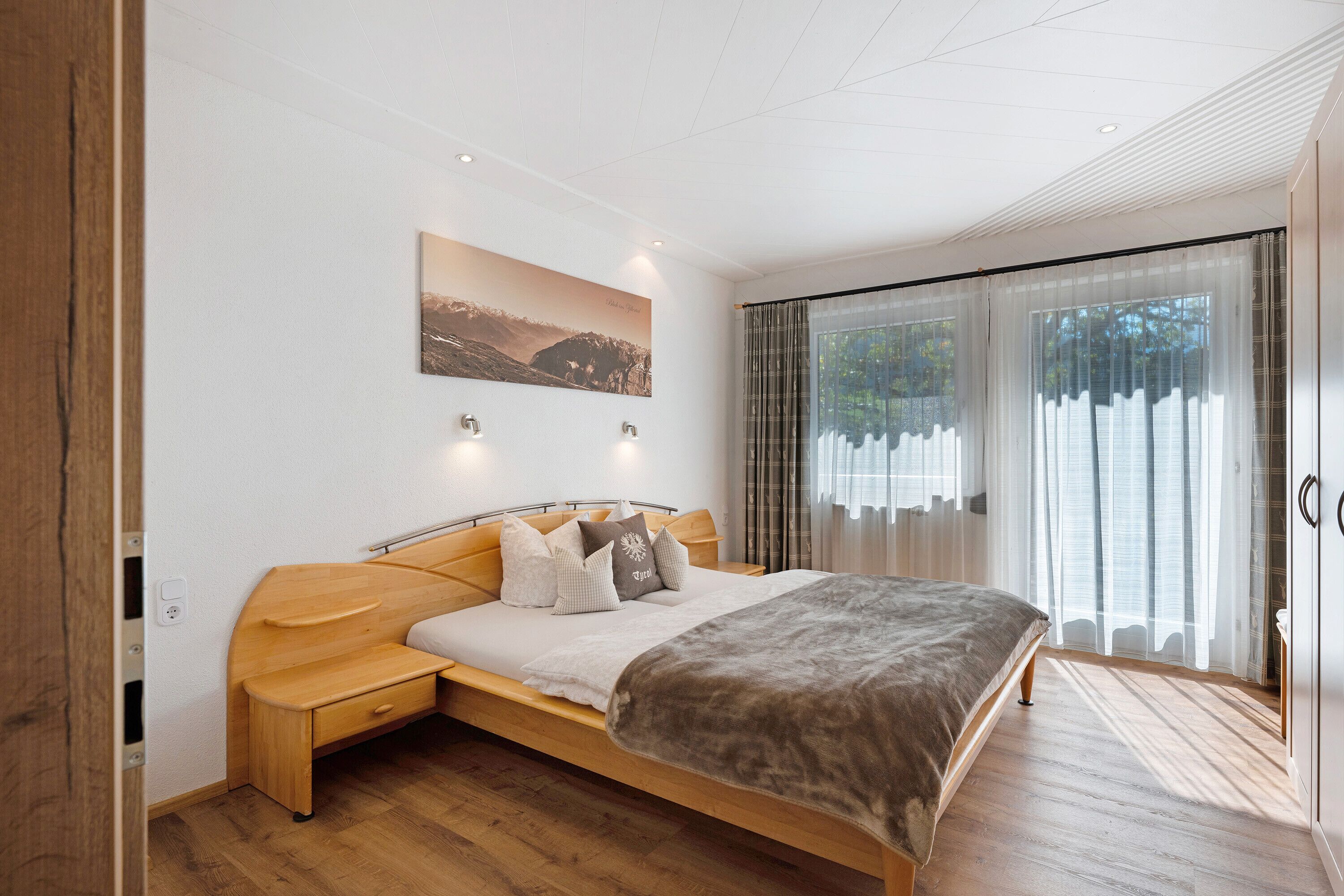 5 室のベッドルーム、WiFi、ベッドシーツ