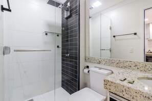 Basic Apartment | Bathroom - Condominium on the Edge of the Cabo Frio Channel - CFR (Cabo Frio)