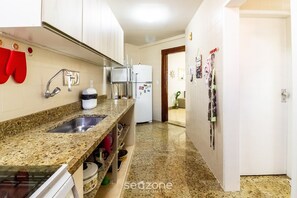 Private kitchen - Beautiful apt W/suite 300m From Forte Beach Bfc301 (Cabo Frio)