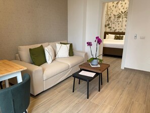 TV - Cozy urban retreat 3' from Metro Amedeo - Riviera Collection (Napoli)