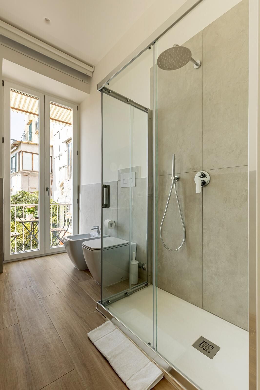 Dusche, Haartrockner, Bidet, Handtücher