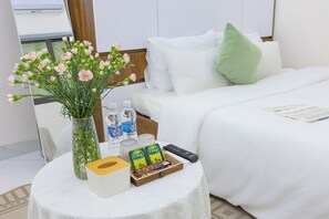 Habitació estàndard | Espai de treball apte per a portàtils i cortines opaques 