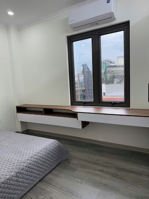 Family Apartment | Laptop workspace, soundproofing, iron/ironing board, free WiFi