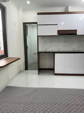 Superior Room, City View | Private kitchen | Fridge, stovetop, cookware/dishes/utensils, freezer
