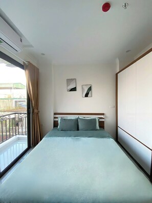 Monolocale, balcone | Postazione laptop, tende oscuranti, insonorizzazione