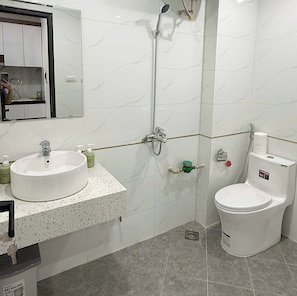 Bathroom - Hera West Lake Apartment (Hanoi)