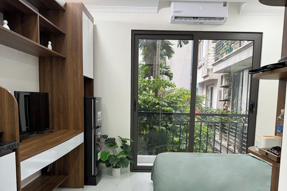 Studio, Balcony | Laptop workspace, soundproofing, iron/ironing board, free WiFi
