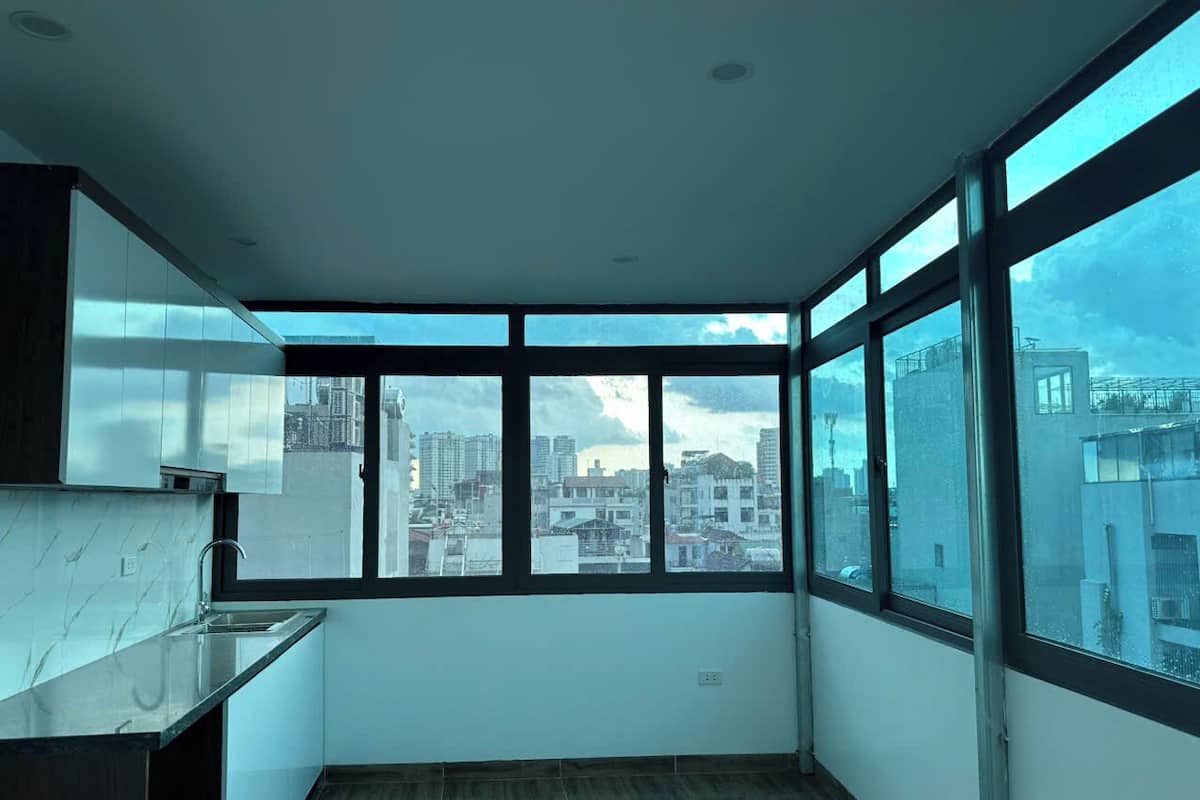 Family Apartment | Laptop workspace, soundproofing, iron/ironing board, free WiFi