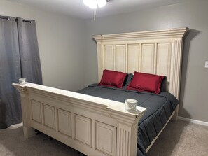 3 bedrooms, iron/ironing board, WiFi, bed sheets