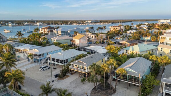 A coastal residential area with houses, a marina, and boats. - Ostego Charm: Brand new pool, porch, lush landscape—walk-able to the Beach! (Fort Myers Beach)