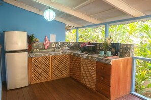 雪櫃、爐具、咖啡機/沖茶器、電熱水壺