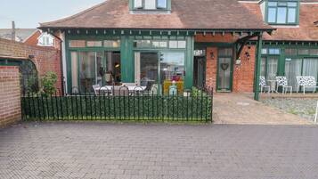 Cottage | Outdoor dining