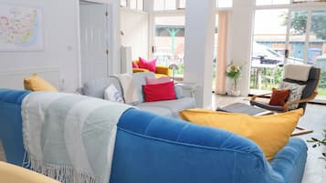 Cottage | Living area