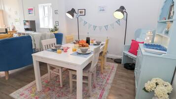 Cottage | Dining
