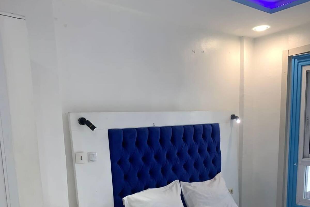 Deluxe Double Room, Smoking, Housekeeping | Desk, laptop workspace, WiFi (free)