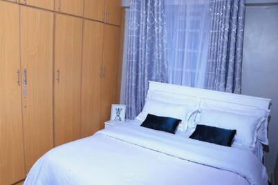 Raine Apartments, 2 bedroom unit with Netflix wifi