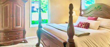 5 bedrooms, iron/ironing board, WiFi, bed sheets