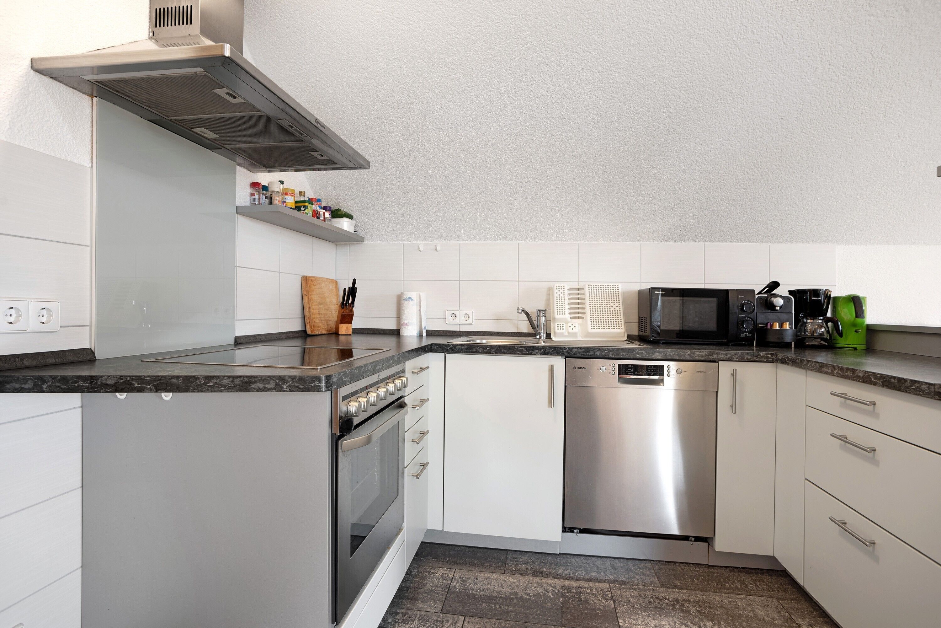 Refrigerador, microondas, horno, placa de cocina