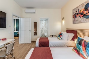 2 habitaciones, escritorio, tabla de planchar con plancha y wifi gratis 