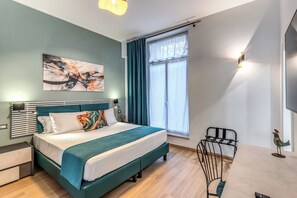 2 bedrooms, desk, iron/ironing board, free WiFi - Independent three-room apartment near the Colosseum Metro station-Domus in Rome (Roma)